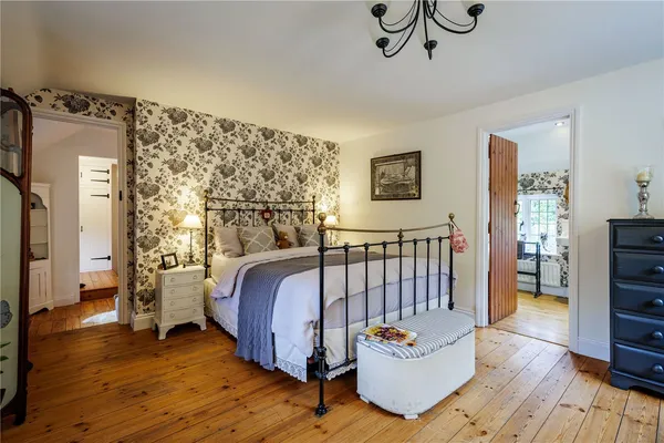 High Street Green, Chiddingfold, GU8 photo 12