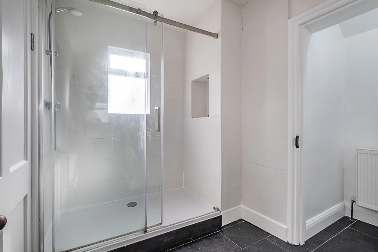 Atheldene Road London SW18 photo 3