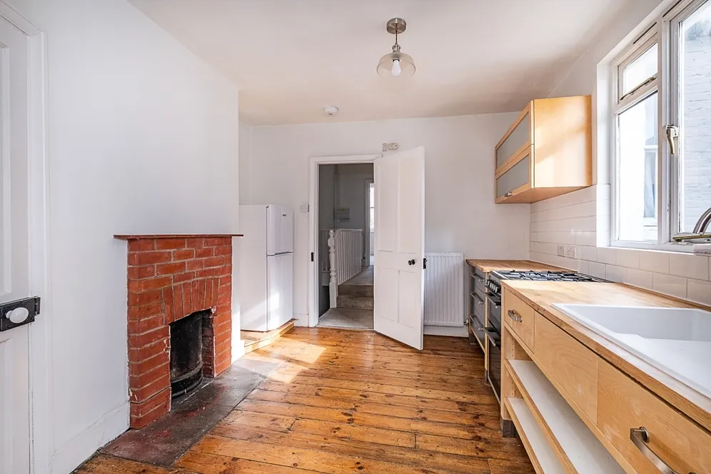 Atheldene Road London SW18 photo 4