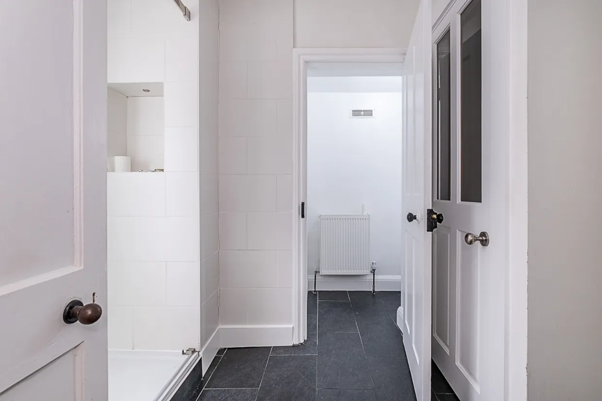 Atheldene Road London SW18 photo 9