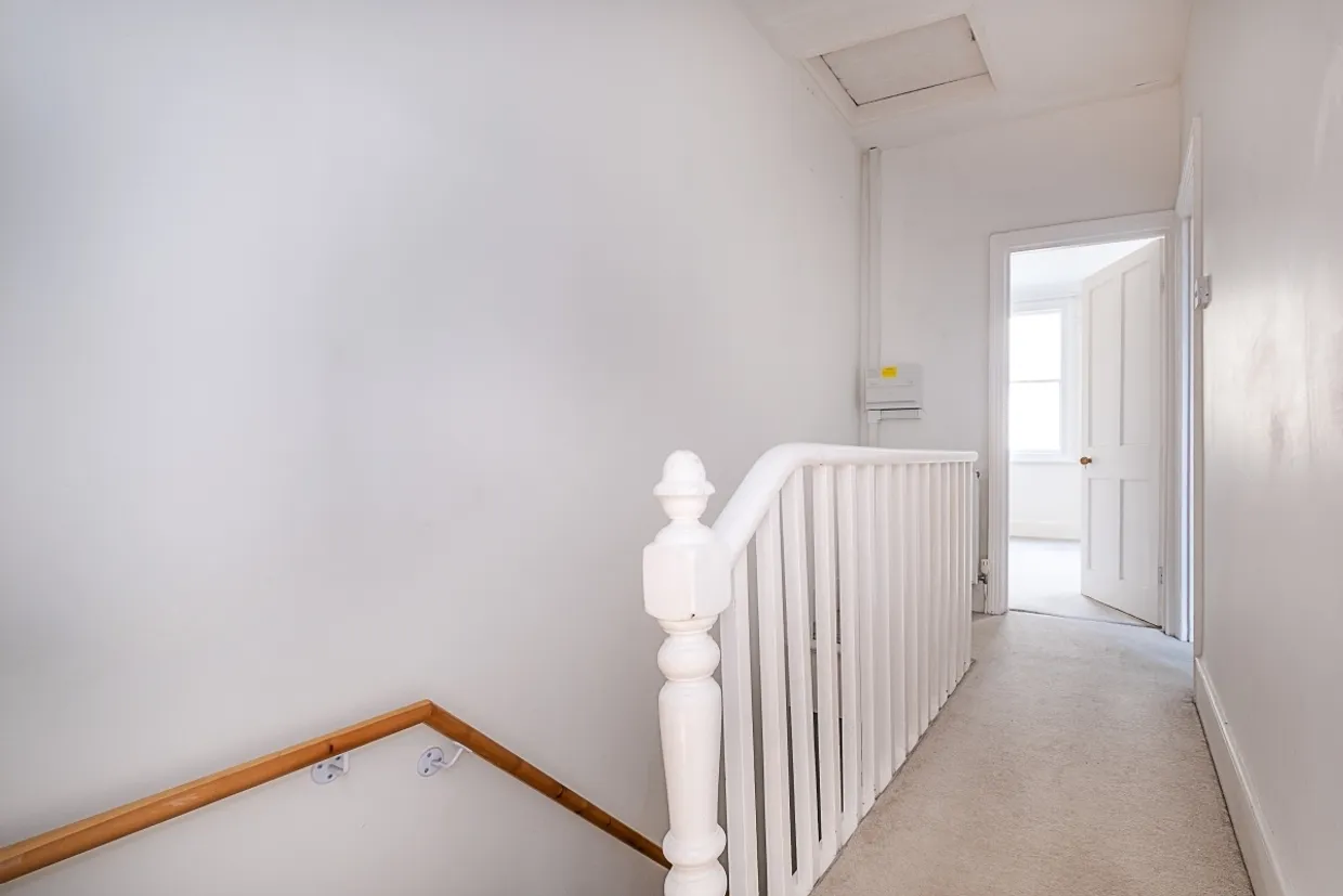Atheldene Road London SW18 photo 10