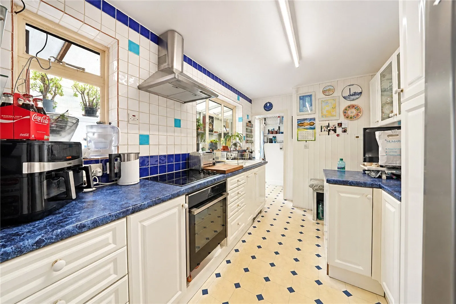 Third Avenue, Queens Park, London, W10