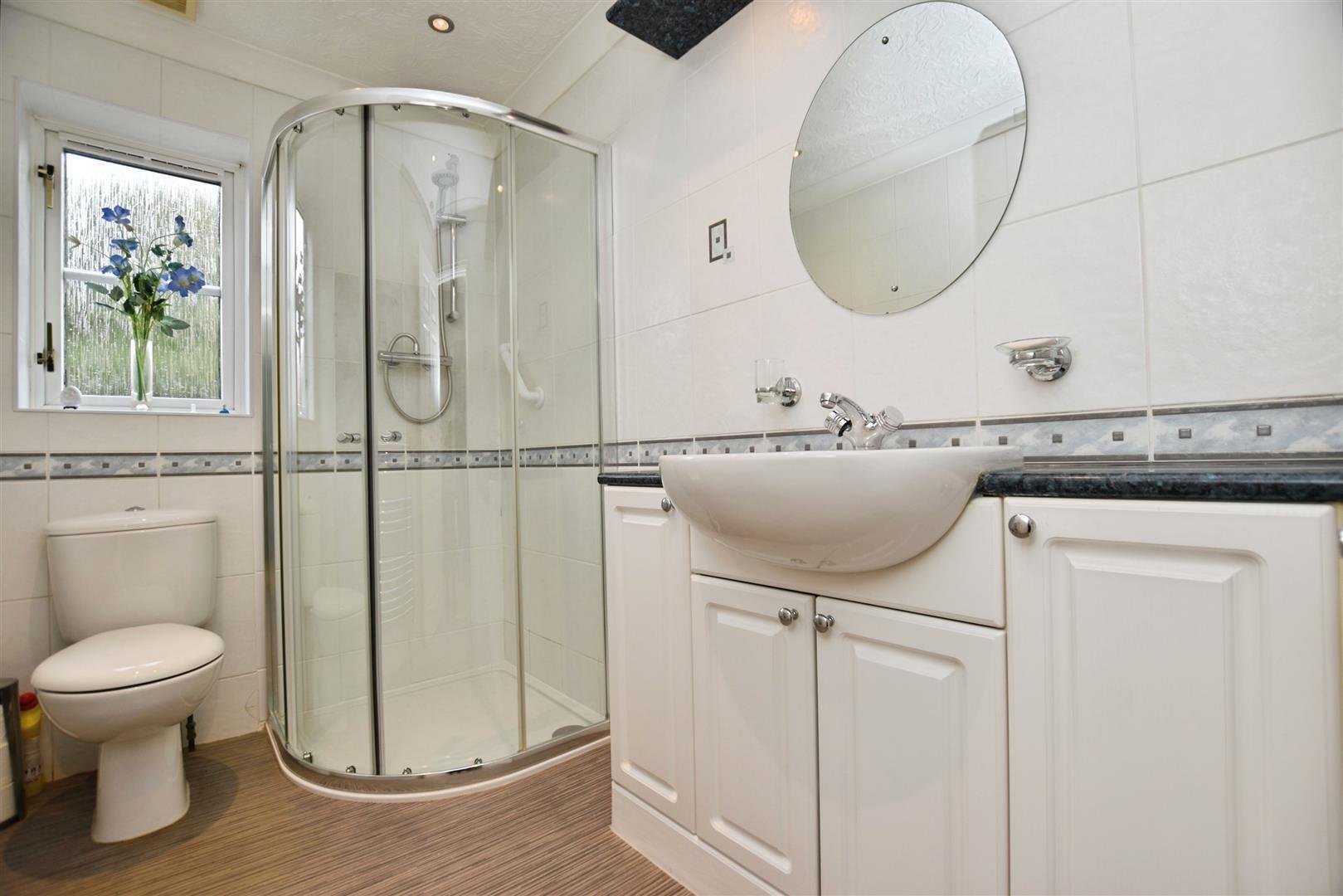 Cleeve Road Image 13