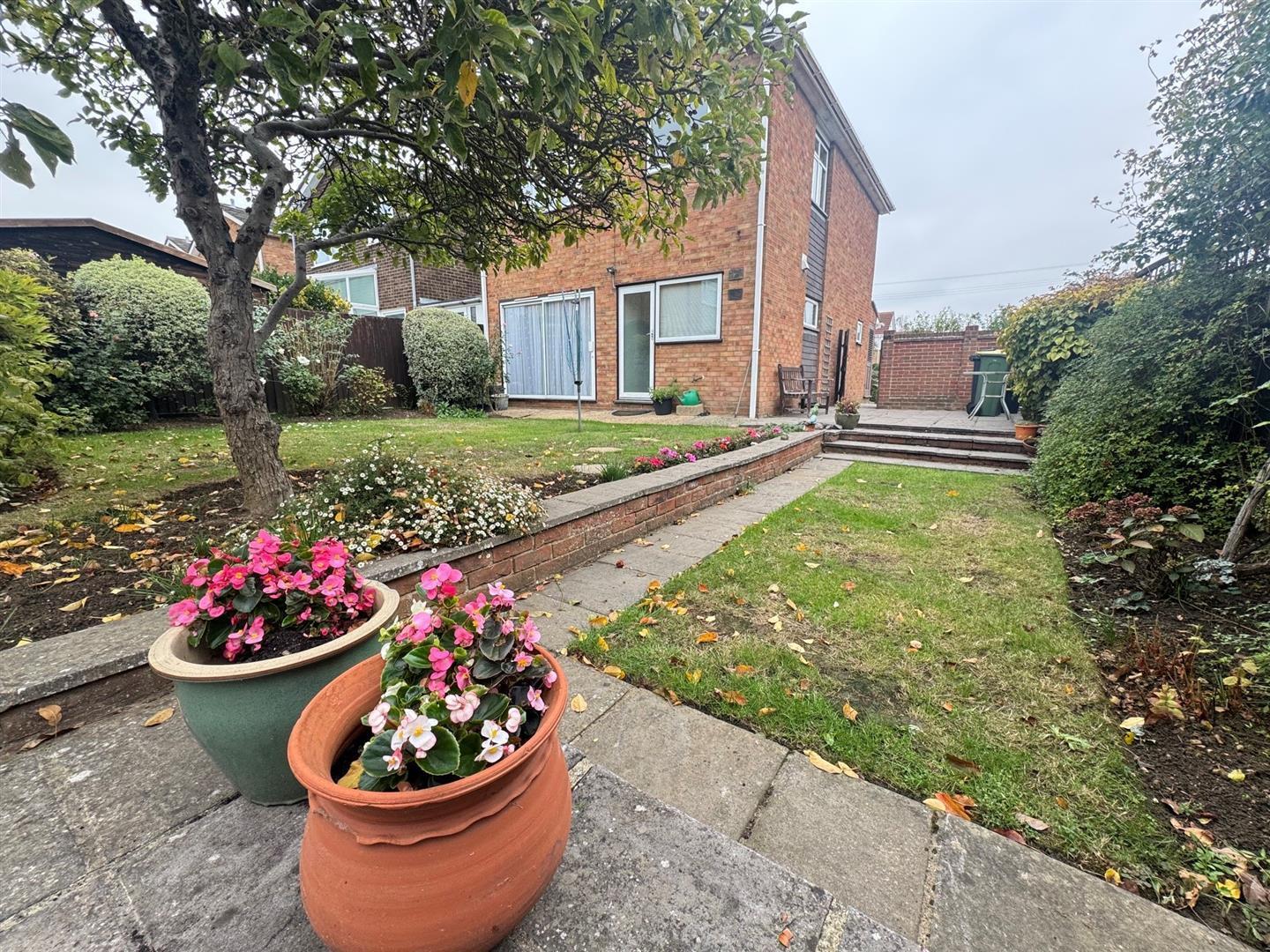 Caversham Park Avenue, Rayleigh Image 12