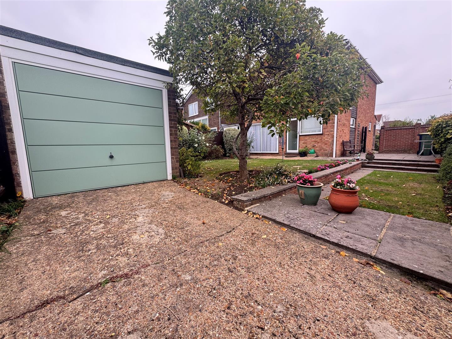 Caversham Park Avenue, Rayleigh Image 13