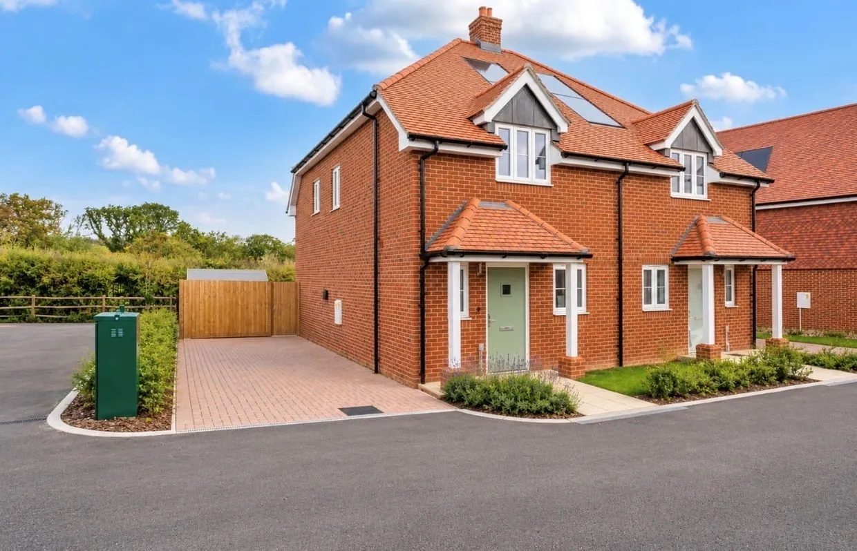 Sumners Fields, Barns Green, RH13 photo 1