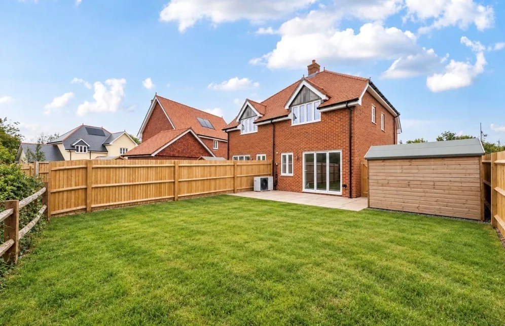 Sumners Fields, Barns Green, RH13 photo 11