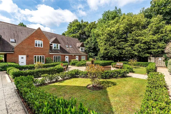 Charlwood Place, Reigate, RH2 photo 1