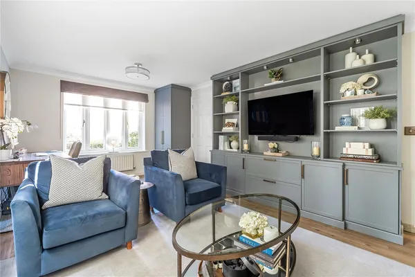Charlwood Place, Reigate, RH2 photo 3