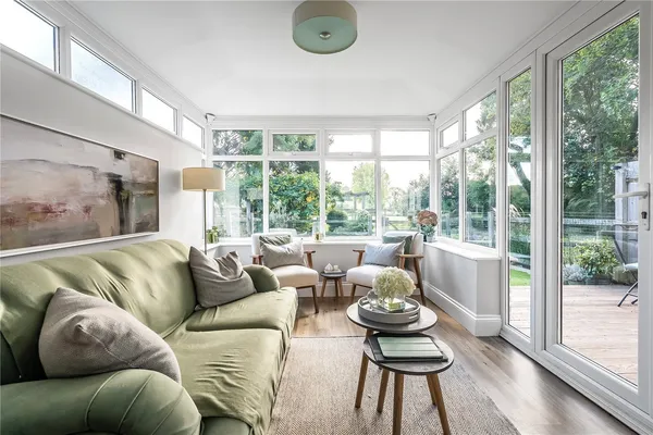 Charlwood Place, Reigate, RH2 photo 8