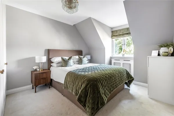 Charlwood Place, Reigate, RH2 photo 9