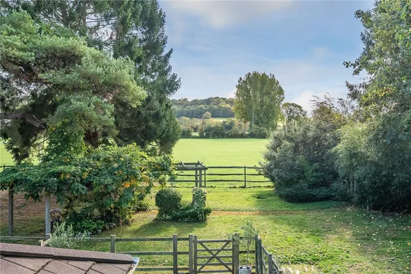 Charlwood Place, Reigate, RH2 photo 13