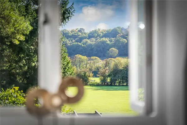 Charlwood Place, Reigate, RH2 photo 15