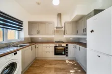 Sylvan Avenue London N22 photo 3