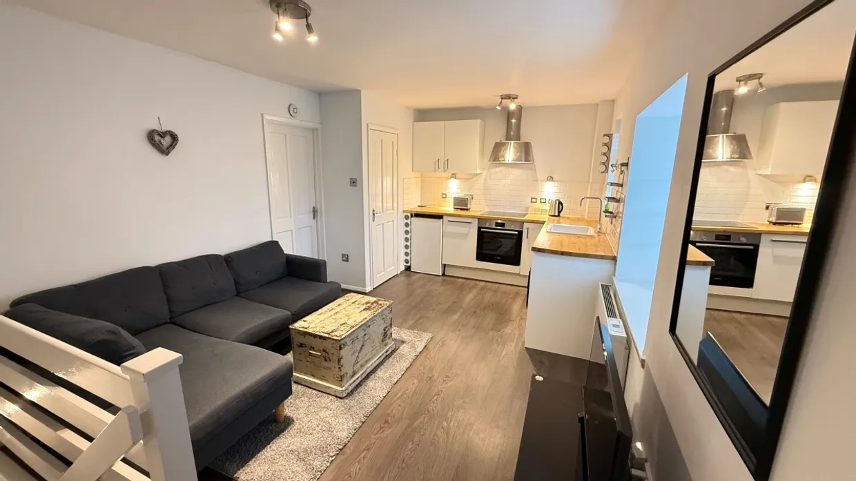 Finnart Close, Weybridge KT13 photo 1