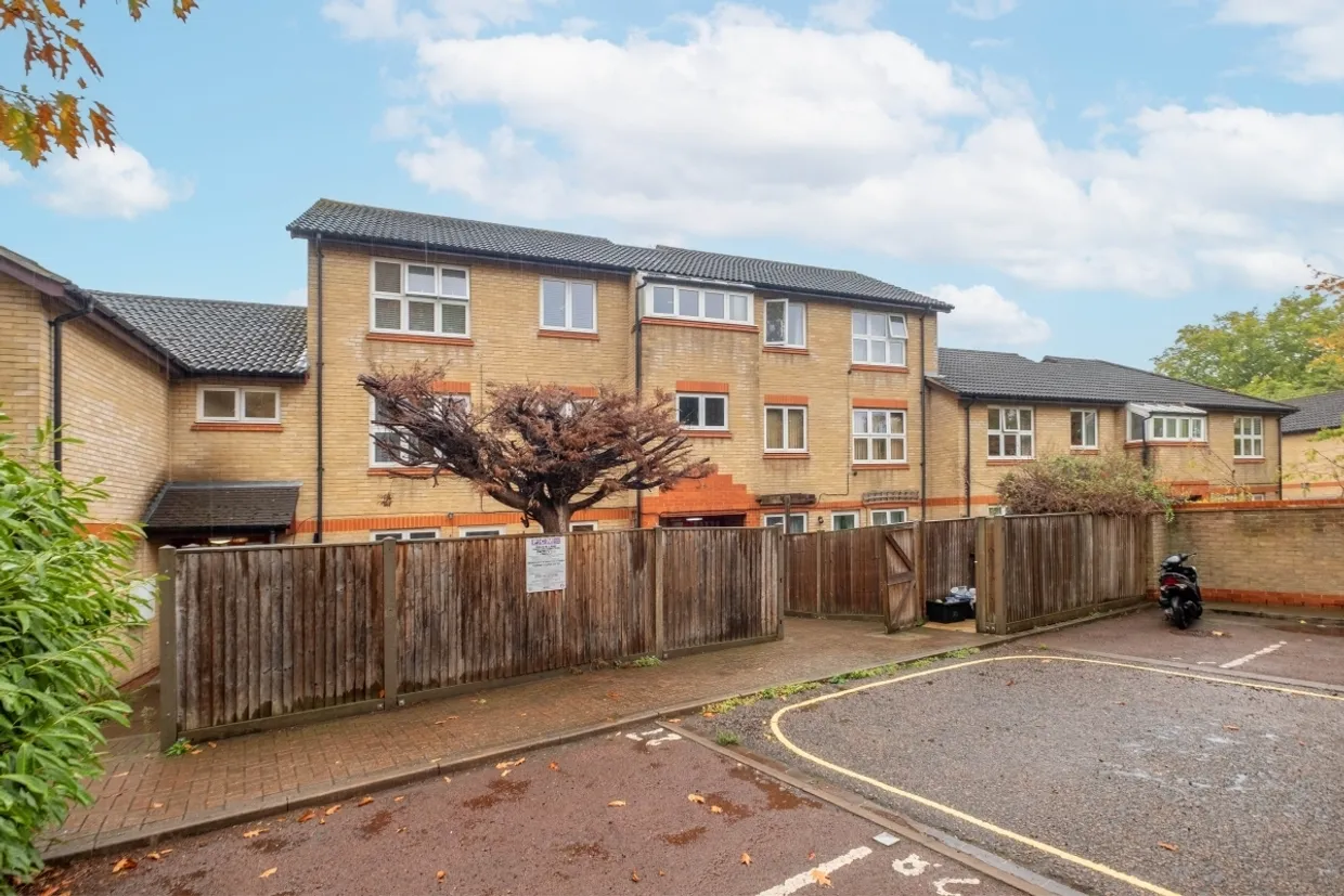 Ivybridge Close, Twickenham, TW1 photo 1
