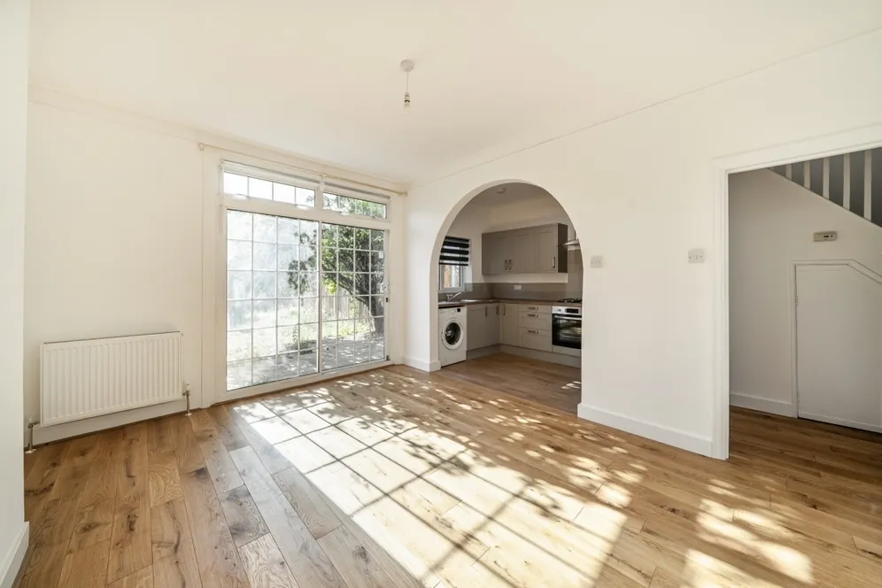 Sylvan Avenue London N22 photo 5