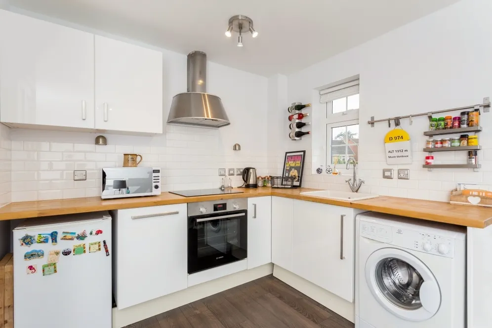 Finnart Close, Weybridge KT13 photo 2