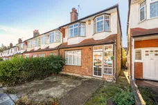Sylvan Avenue London N22 photo 10