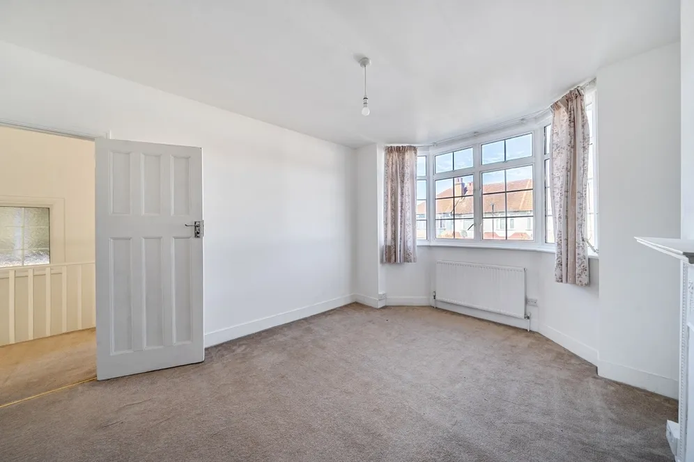 Sylvan Avenue London N22 photo 11