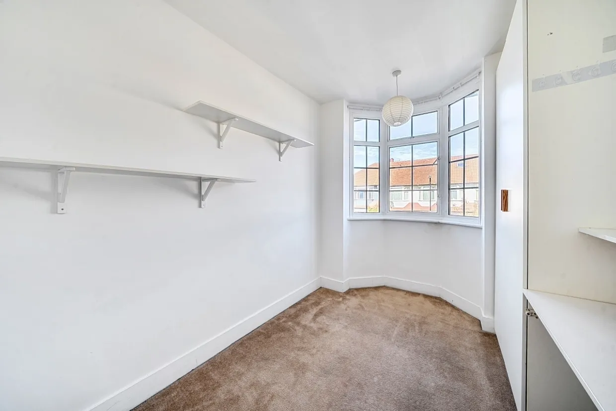 Sylvan Avenue London N22 photo 12