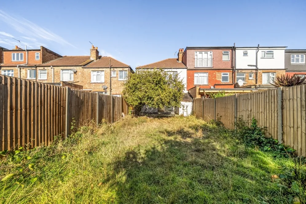 Sylvan Avenue London N22 photo 13