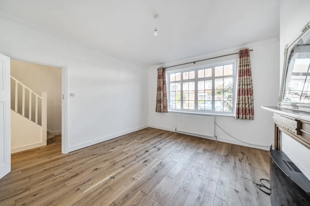 Sylvan Avenue London N22 photo 14