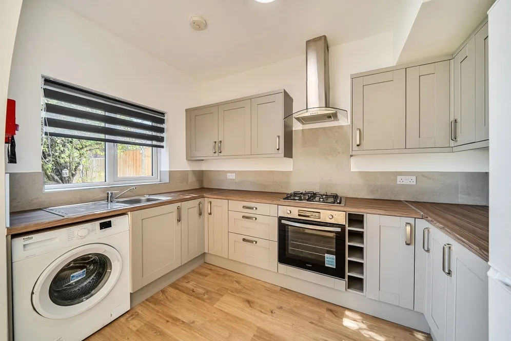 Sylvan Avenue London N22 photo 18