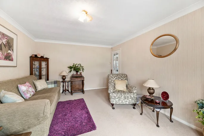 Property carousel image 3