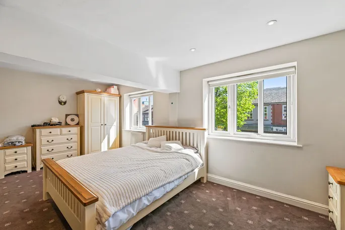 Property carousel image 10
