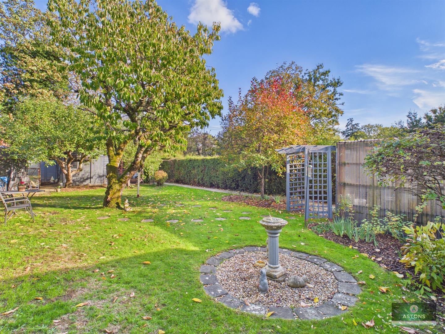 Peeks Brook Lane, Horley Image 16