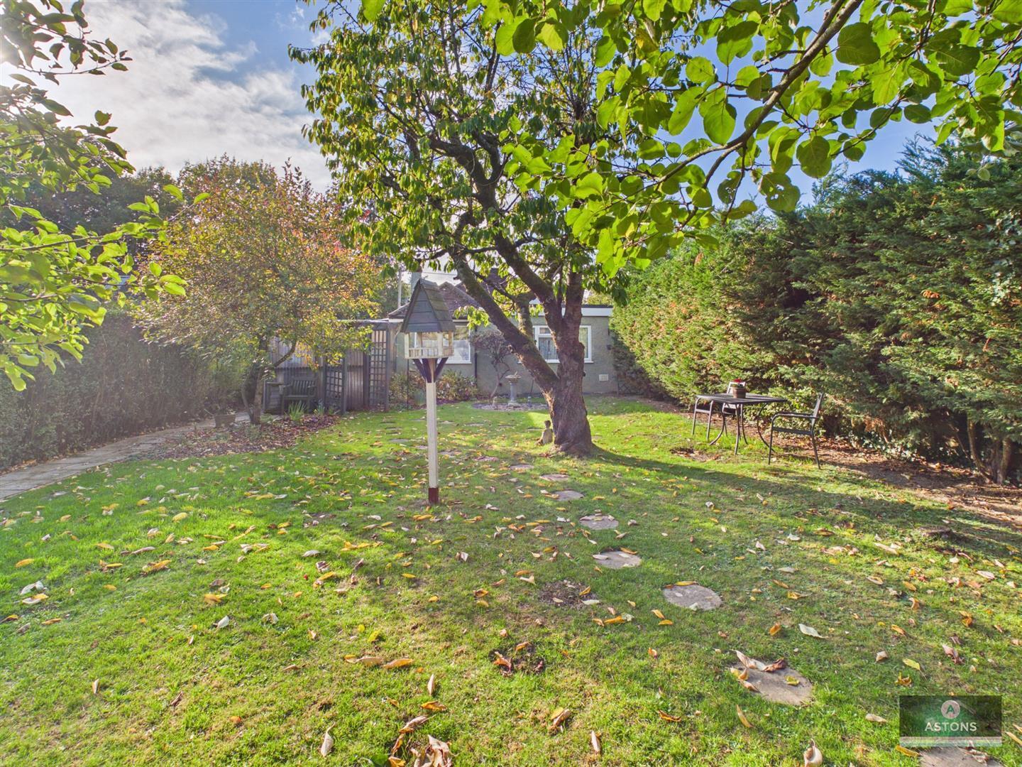 Peeks Brook Lane, Horley Image 18
