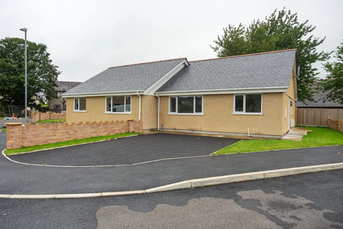 Caer Eglwys, Llanrug, Caernarfon, Gwynedd, LL55
