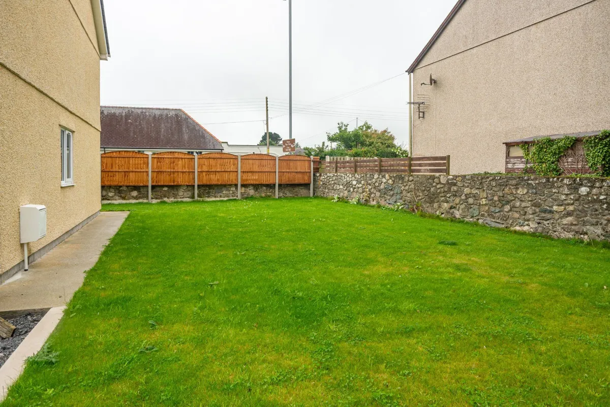 Caer Eglwys, Llanrug, Caernarfon, Gwynedd, LL55