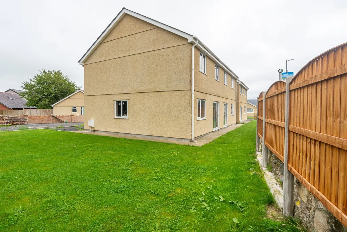 Caer Eglwys, Llanrug, Caernarfon, Gwynedd, LL55