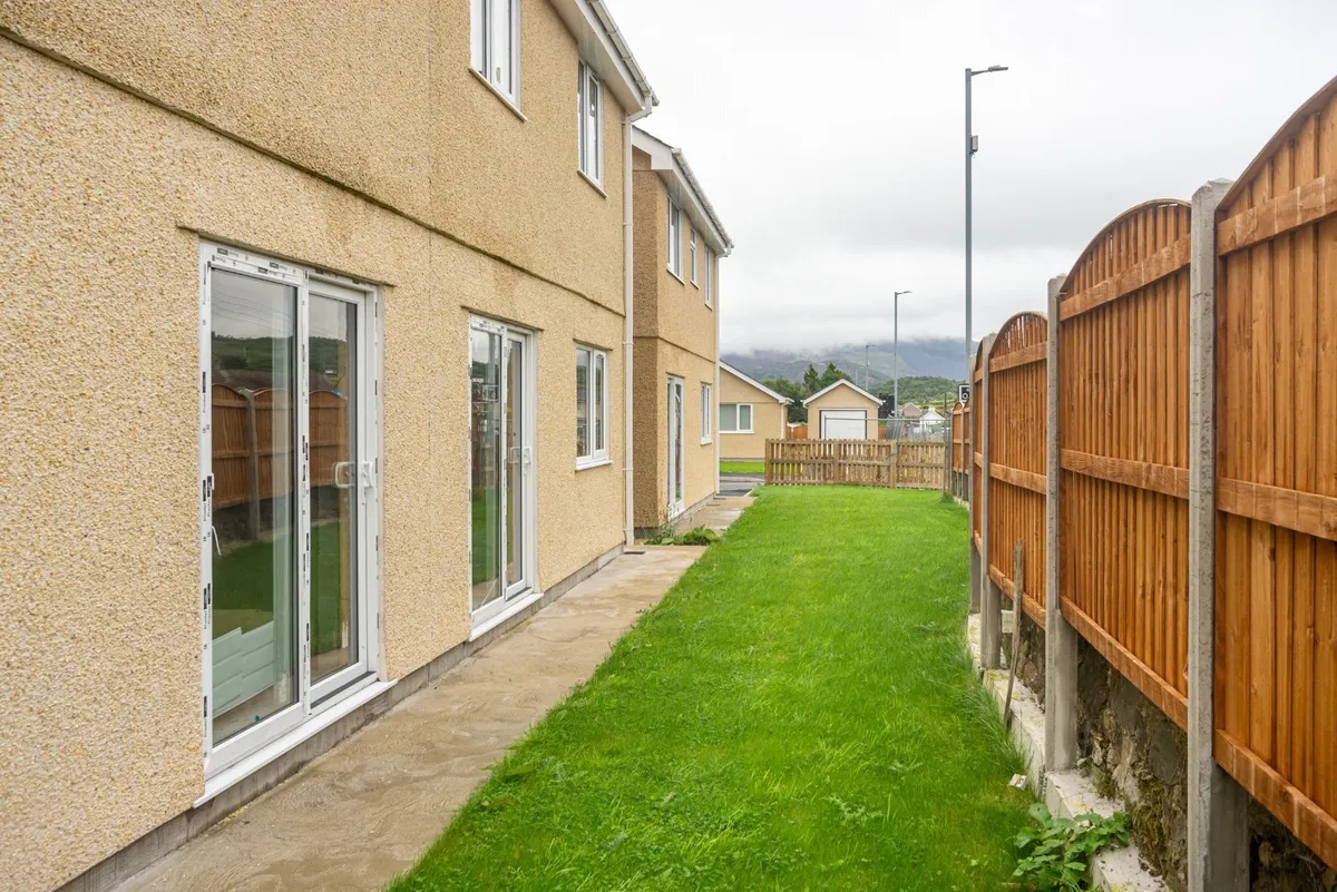 Caer Eglwys, Llanrug, Caernarfon, Gwynedd, LL55