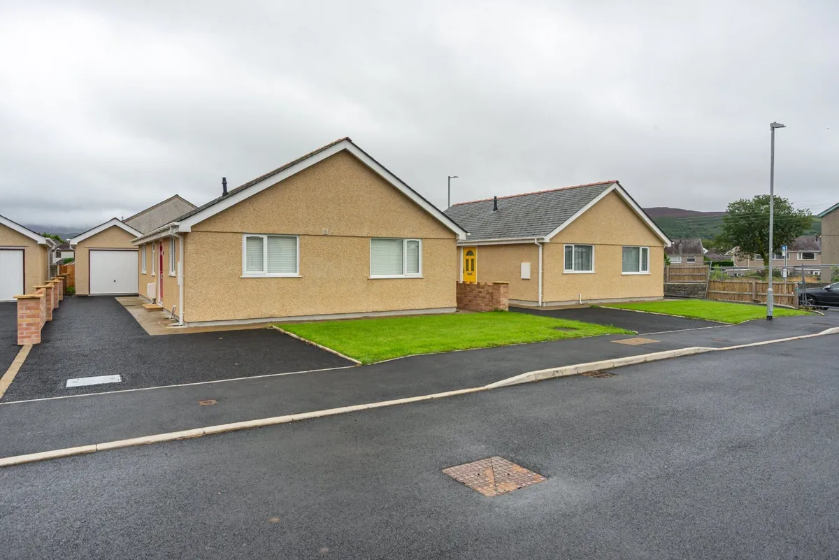 Caer Eglwys, Llanrug, Caernarfon, Gwynedd, LL55