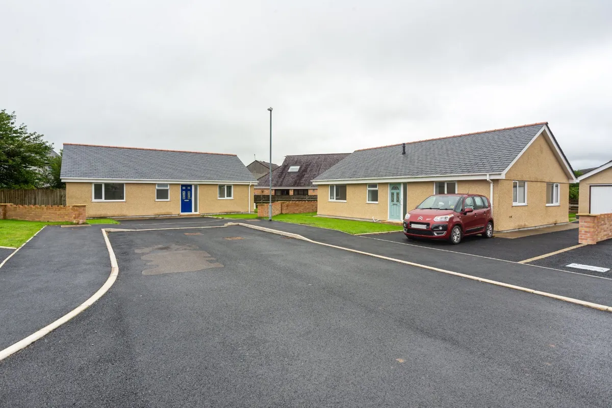 Caer Eglwys, Llanrug, Caernarfon, Gwynedd, LL55