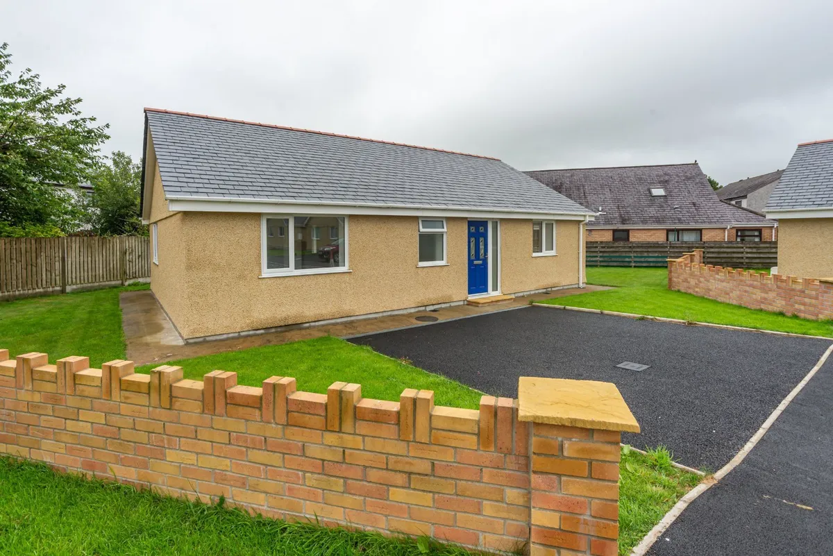 Caer Eglwys, Llanrug, Caernarfon, Gwynedd, LL55