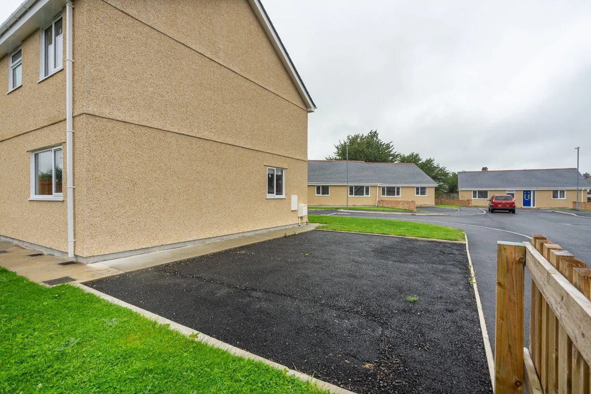 Caer Eglwys, Llanrug, Caernarfon, Gwynedd, LL55