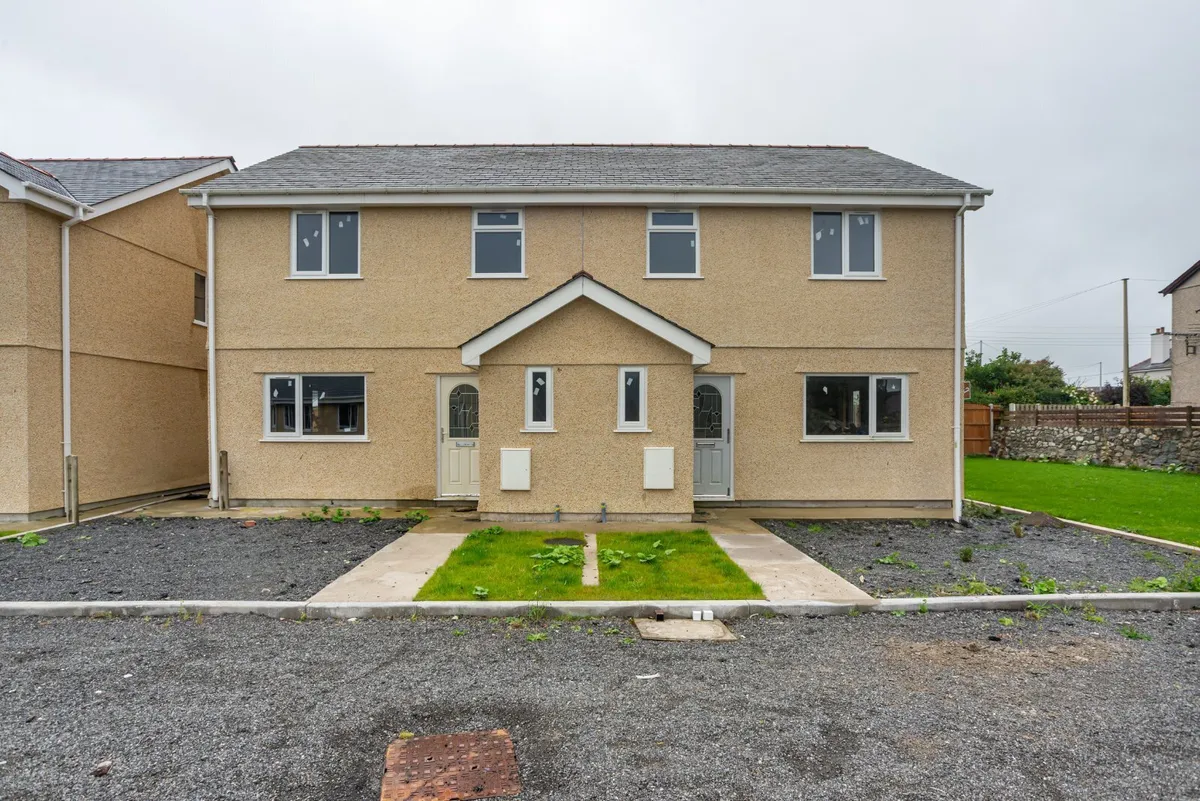 Caer Eglwys, Llanrug, Caernarfon, Gwynedd, LL55