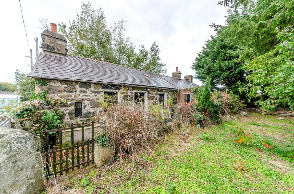 Llandwrog, Caernarfon, Gwynedd, LL54