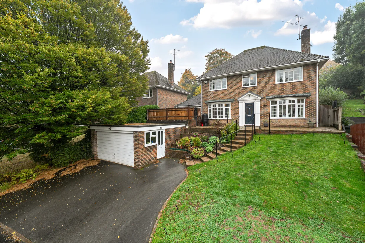 Ash Combe, Chiddingfold, GU8 photo 1