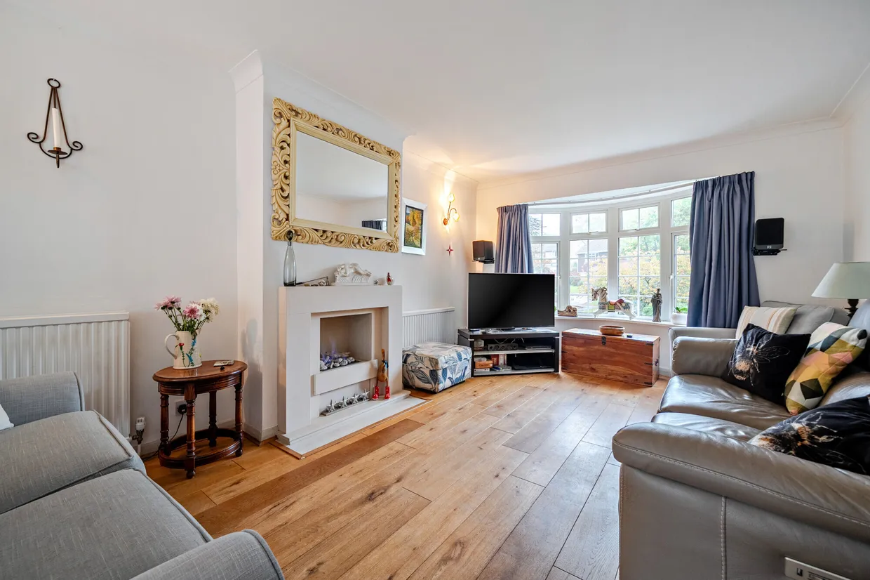 Ash Combe, Chiddingfold, GU8 photo 3