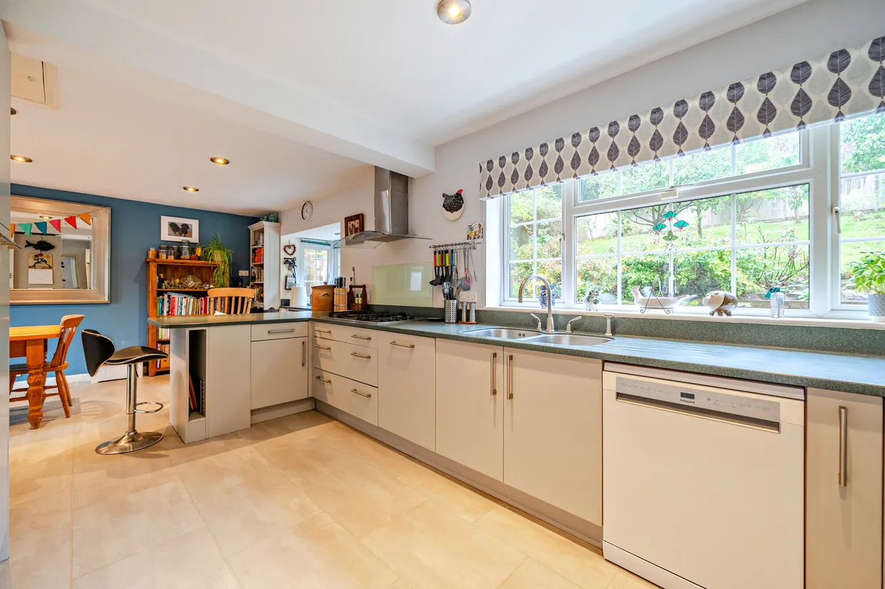 Ash Combe, Chiddingfold, GU8 photo 4