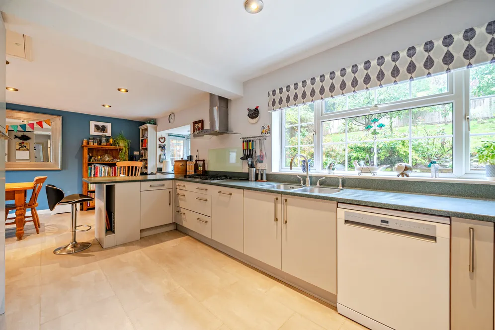 Ash Combe, Chiddingfold, GU8 photo 4