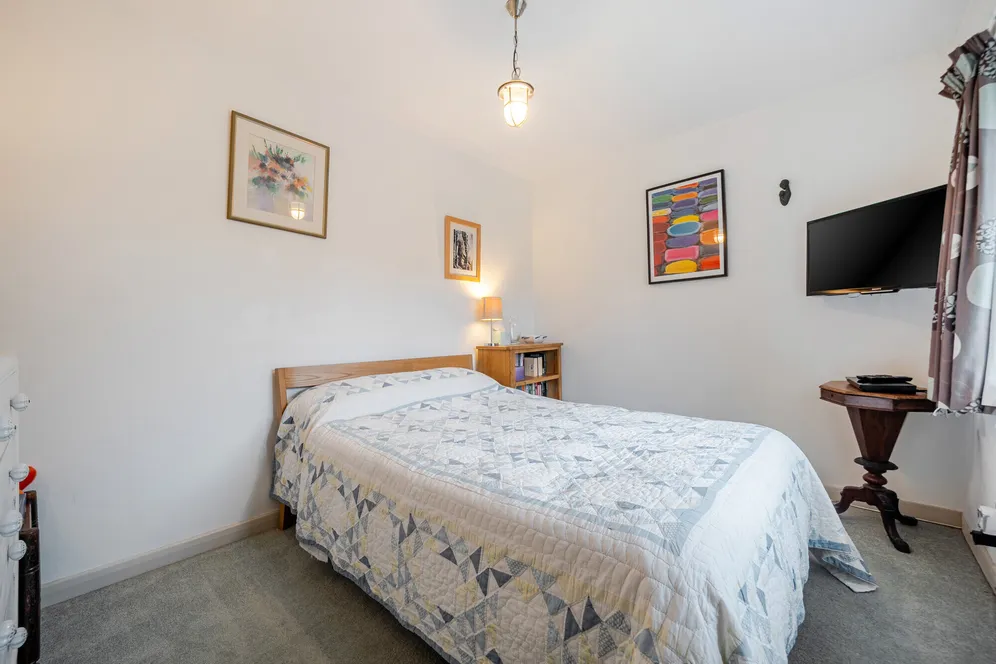 Ash Combe, Chiddingfold, GU8 photo 9