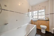 Ash Combe, Chiddingfold, GU8 photo 11