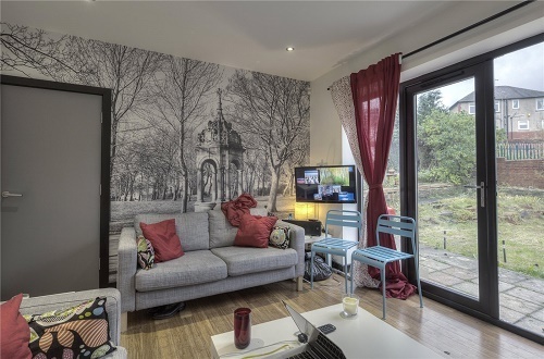 66 Newsome Road, Huddersfield, HD4 Image 3
