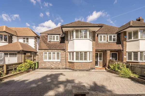 West Grove, Walton-On-Thames, KT12 photo 1